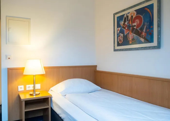 Hotel Am Schlosspark , Wiesbaden