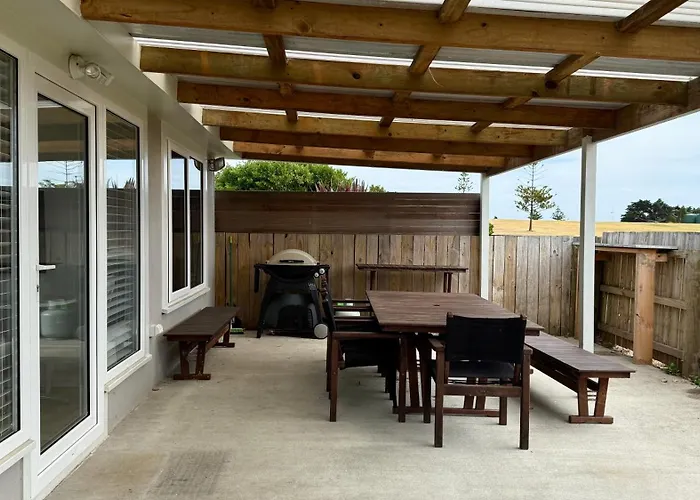 Low Head Beachside Bungalow - "Cockle Shell"