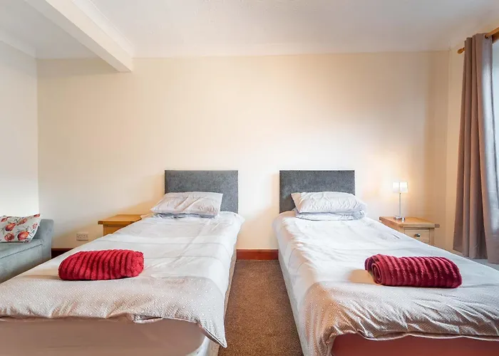 Prime Location Rooms In High Street