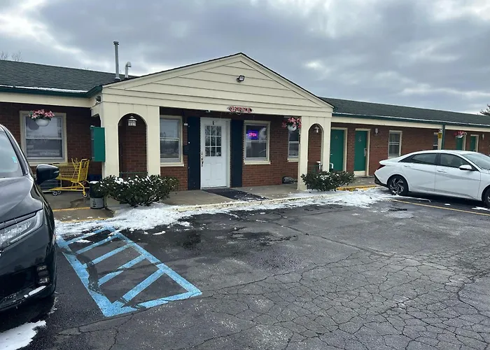 Hillcrest Motel By Oyo Aurora Near Lawrenceburg