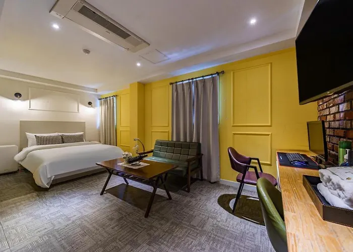 Avenue Hotel