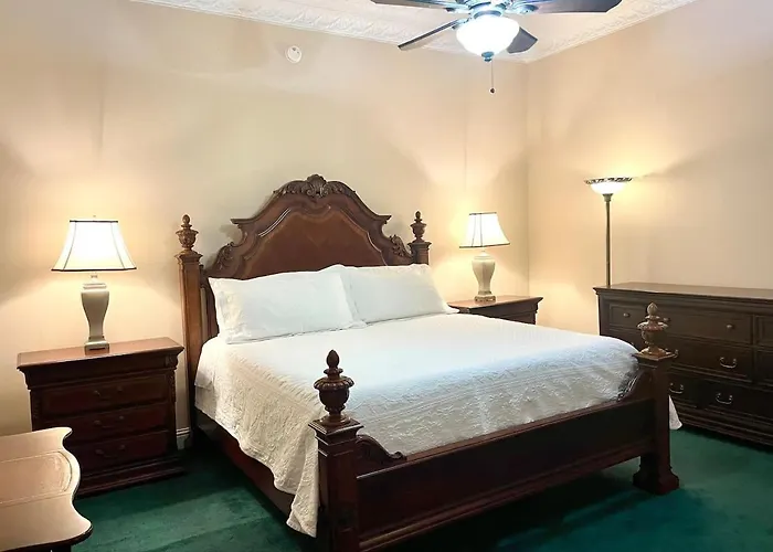 The Eastland Historic Hotel- Imperial Room