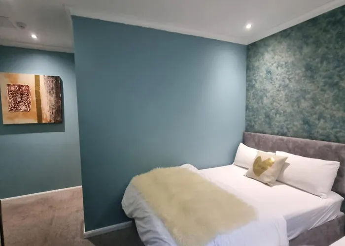 An Exquisite Deluxe Room In A Hotel - Free Parking - With Access To Resturant - Shisha Bar- Wine Bar