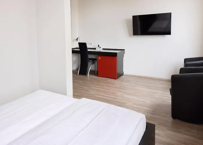 Hotel Villa-Bassermann, stilvoll, 2 Min zum Schloss, schnelles WLAN&Parkplatz