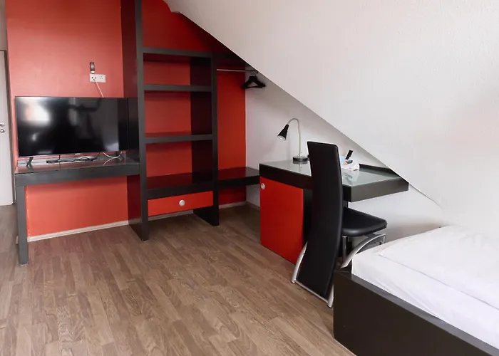 Hotel Villa-Bassermann, stilvoll, 2 Min zum Schloss, schnelles WLAN&Parkplatz