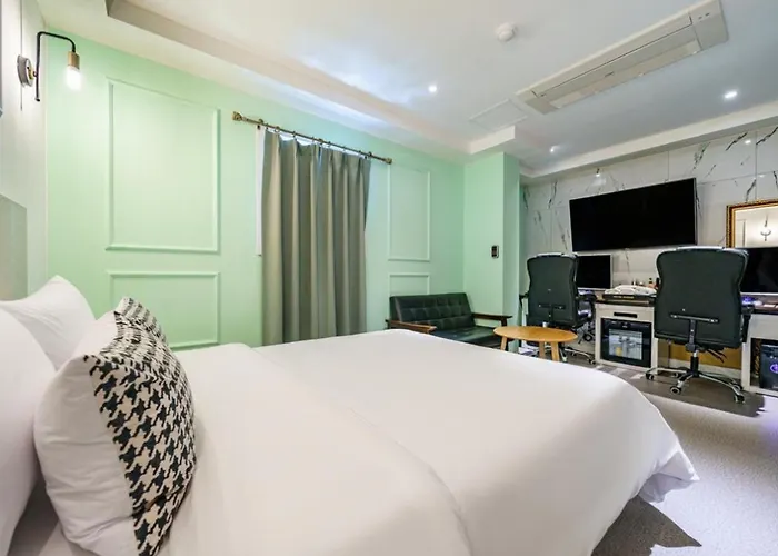Avenue Hotel