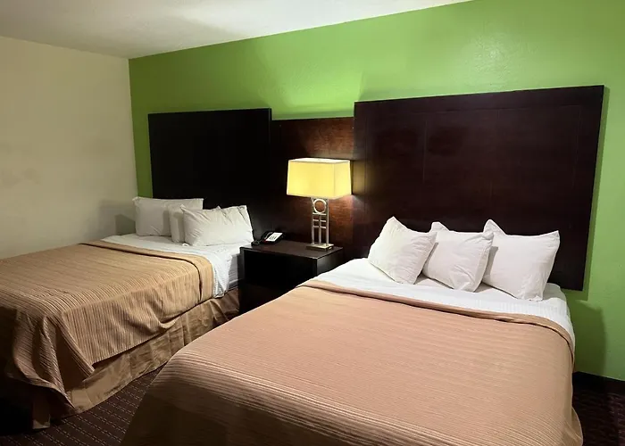 Hollister Inn