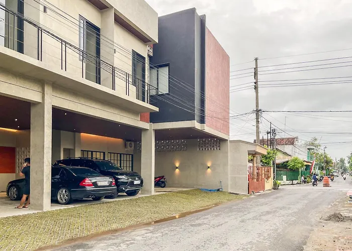 Urbanview Tigatuju Living Blitar