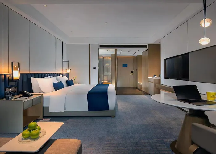 Golden Tulip Jinzhou Central Street