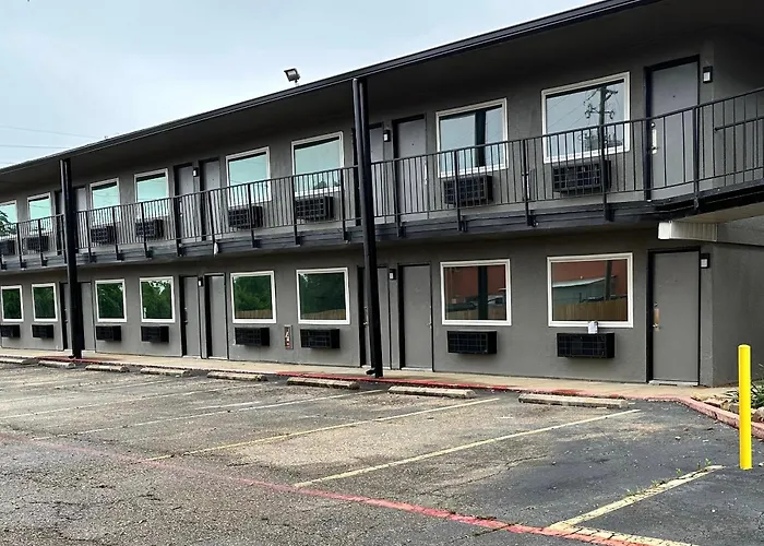 Studio City Suites, A Travelodge By Wyndham