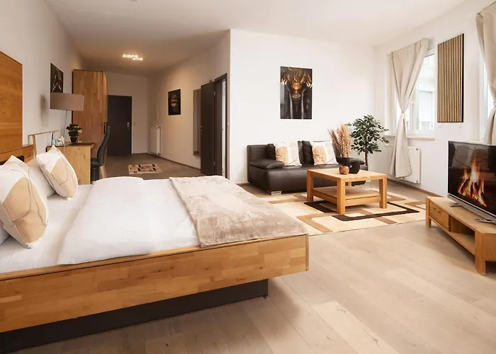 Hotel Vier Jahreszeiten an der Therme&Kliniken Bad Krozingen Nähe Freiburg&Schwarzwald Ideal für Wellness Kur&Business Ausflüge 24h Check In- WLAN&Parken gratis