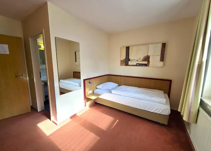 Keyless Boardinghouse