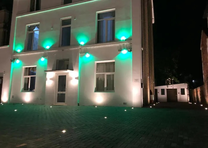The Green Light House Studio 24 - Free Private Parking