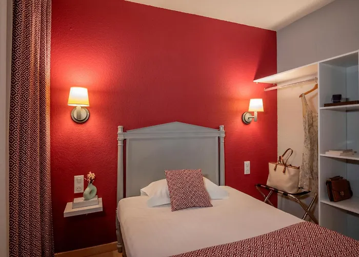 Carpentras Hotels