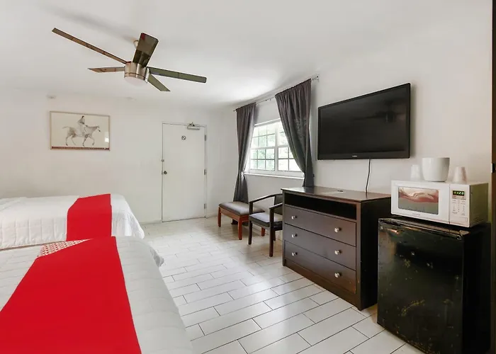 Oyo Hotel Coral Gables - Miami Airport