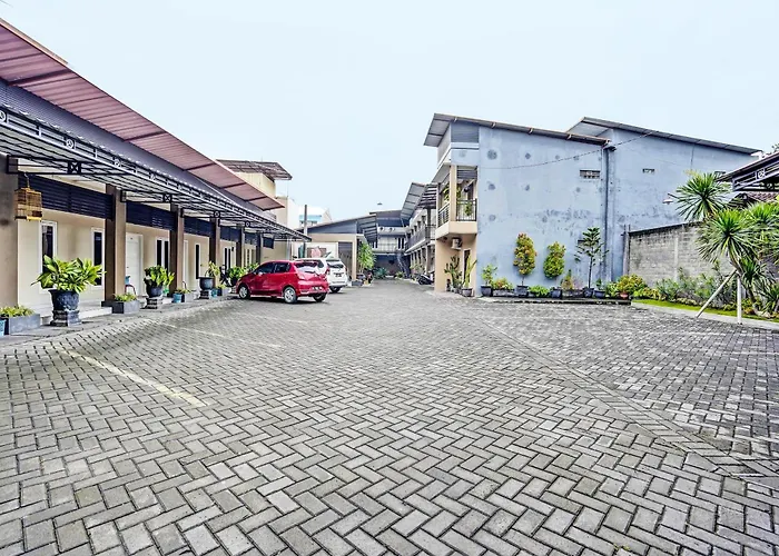 Oyo Life 92190 Arya Guest House