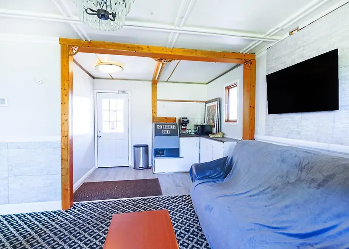 Country Hearth Inn & Suites By Oyo Sturgis