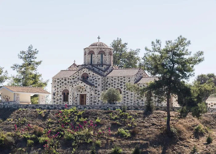 Demetriou Paradisos Hills Hotel