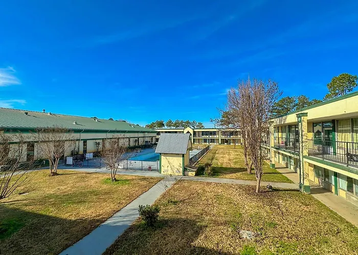 Super Inn & Suites By Oyo Milledgeville