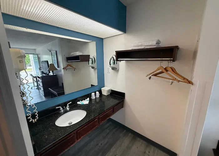 Brentwood Inn & Suites