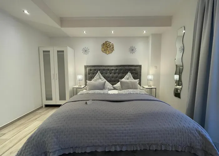 House LA Neuschwanstein Blick - Budget City Hotel