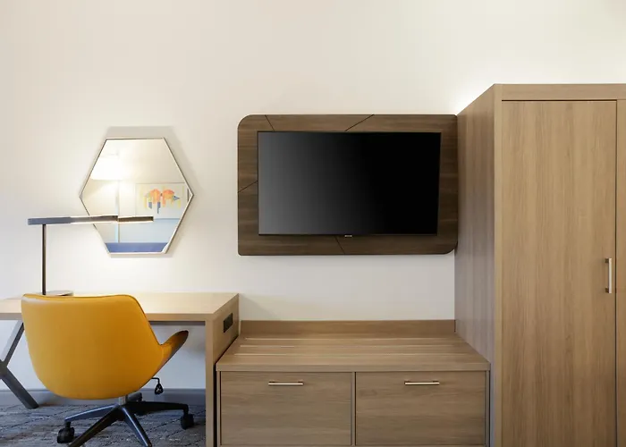 Holiday Inn Express & Suites Brady By Ihg
