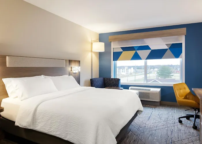 Holiday Inn Express & Suites Brady By Ihg