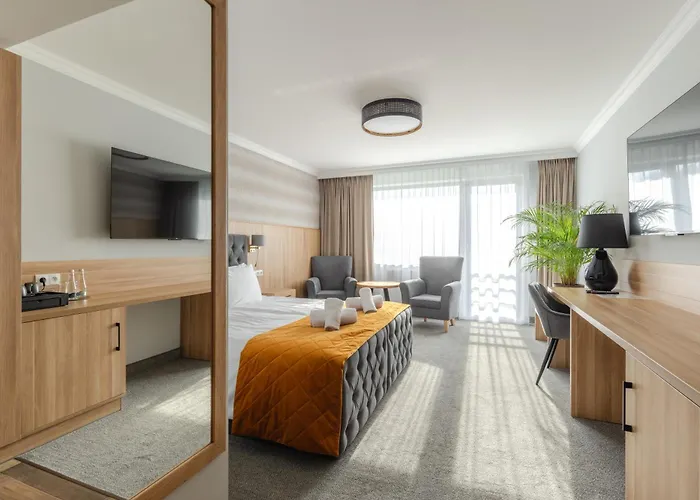 Hotel Mazurkowa & Wesela & Imprezy & Konferencje Jelenia Gora, Obok Restauracja Mazurkowa Chata