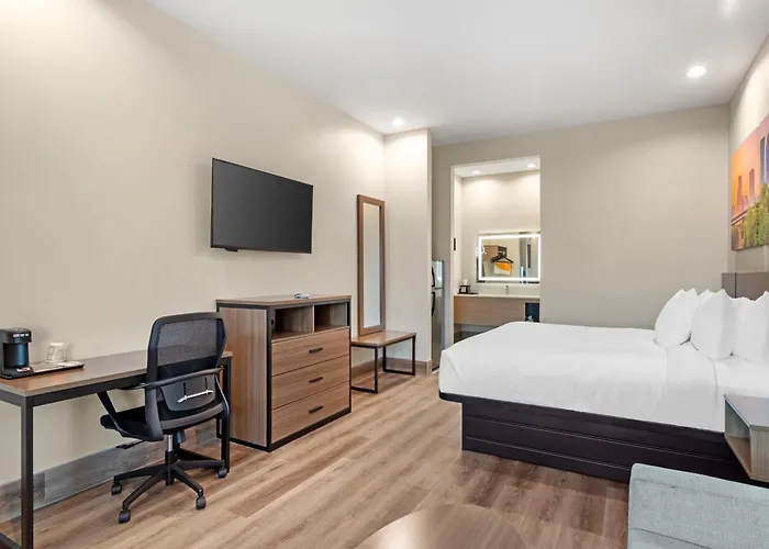Clarion Pointe Spring - Houston North