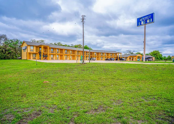 Regency Inn By Oyo Rockdale Tx