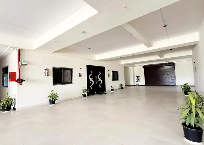 Hotel The Aadimata & Banquets