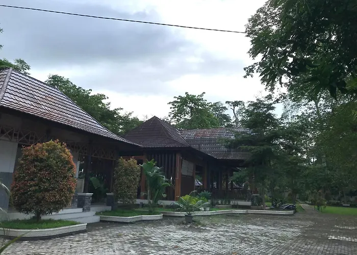 Pohon Purba Resort & Restaurant