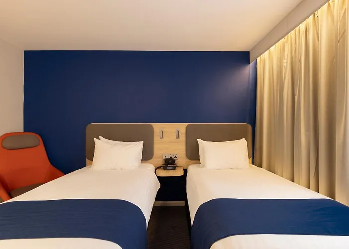 Holiday Inn Express Poole By Ihg