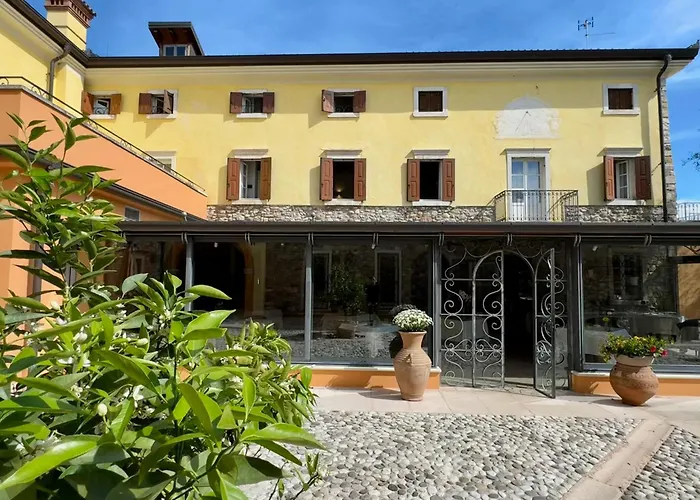 Hotels in Affi