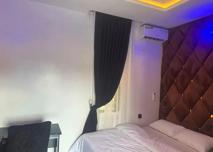Smart Luxury Apartments & Suites