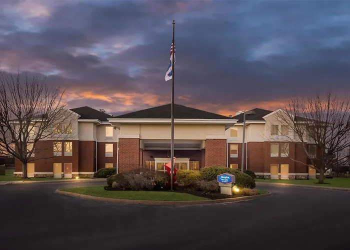 Hampton Inn & Suites Newtown
