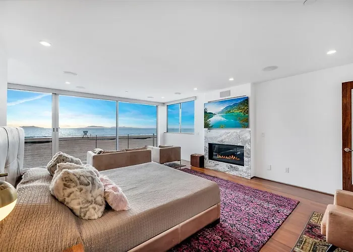 Modern Ocean Front Beach Home- 3 King Beds 3 Bedroom