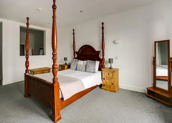 Greenock Hotels