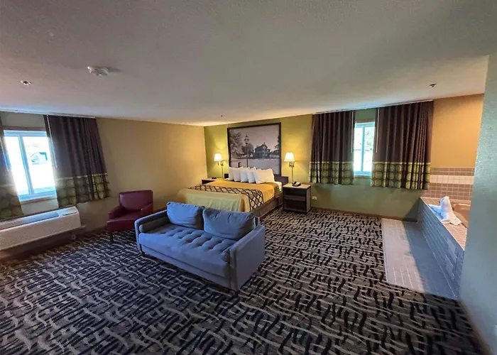 Super 8 By Wyndham Mclean/Bloomington Sw