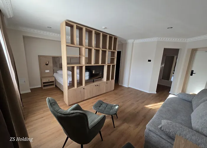 Promenaden Hotel
