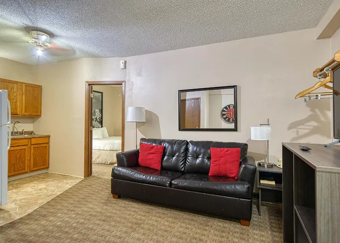 Super 8 By Wyndham Sturgis
