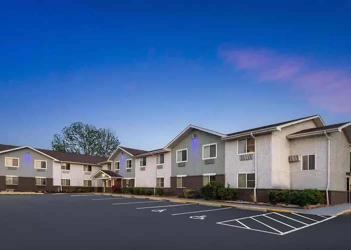Super 8 By Wyndham South Boston Va