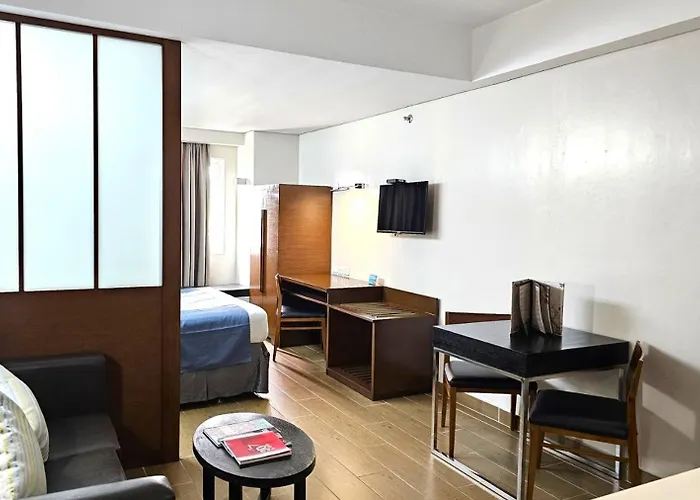 Microtel By Wyndham Acropolis