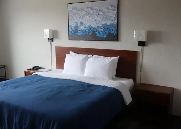 Town Centre Inn - Parry Sound