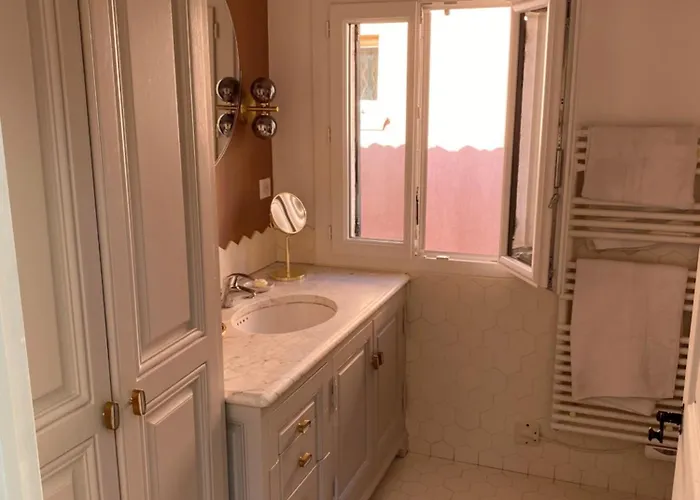 Appartements 3 Studios Pour 2 Ou 3 Ou 5 Ou 6 Per Centre Ville Saint Tropez Avec Parking