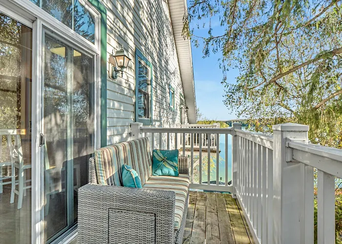 Lakeside Suites