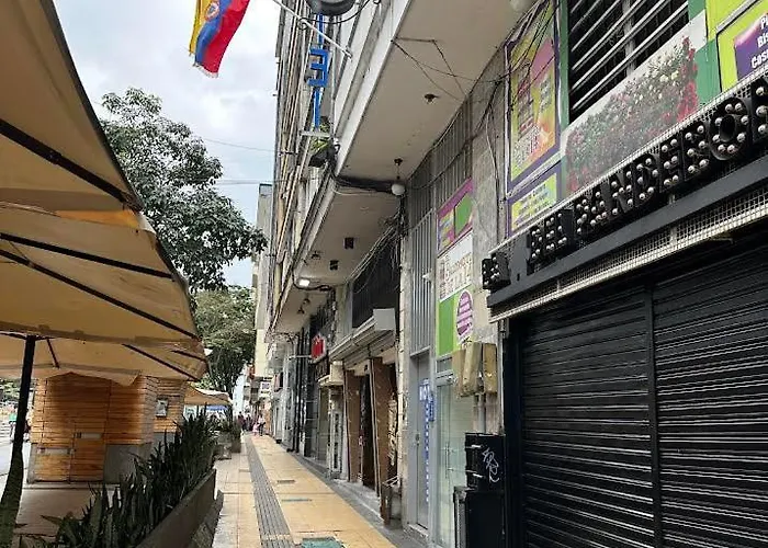 HOTEL ARMENIA CENTRO , TENEMOS AGUA CALIENTE y FACTURACION ELECTRONICA, Gracias