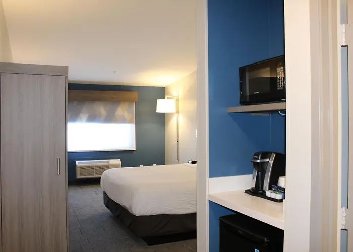 Holiday Inn Express Bakersfield By Ihg