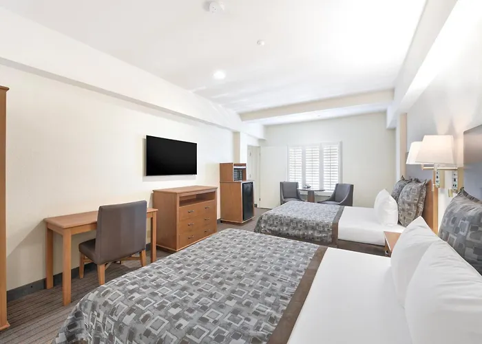 Anaheim Desert Inn & Suites