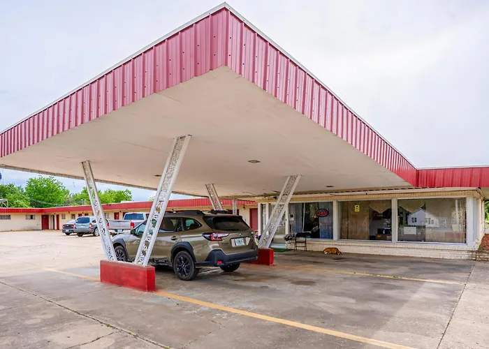 Oyo Holiday Capri Motel & Rv Park
